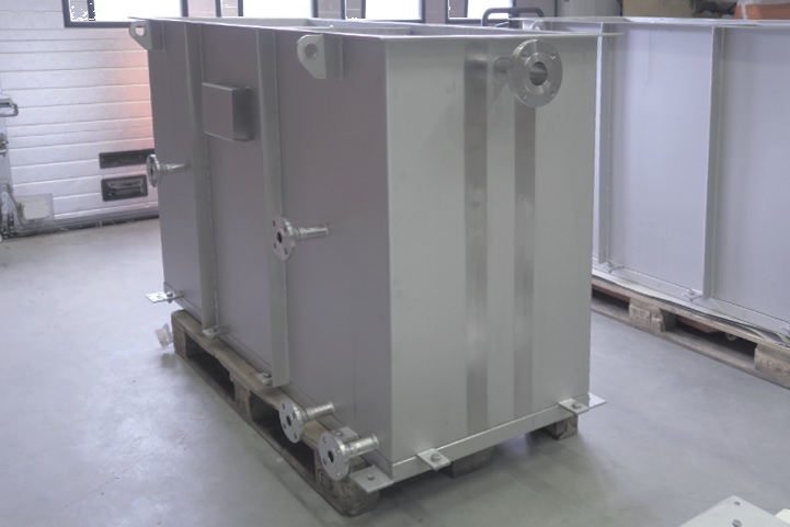 Coalescing plate-vessel